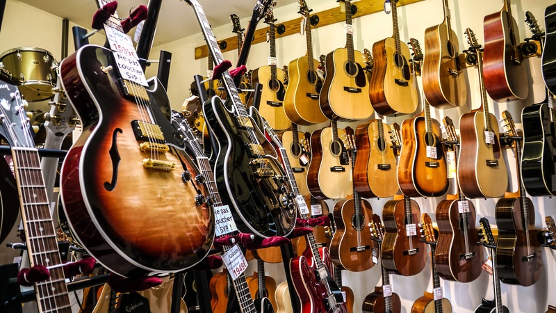 hanging, musical Band, string instrument, rock, retail display, musician, music, electric guitar, violin, musical instrument string, retail, shopping, guitar