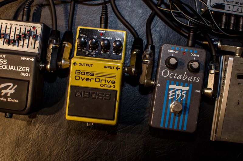 bass guitar, compressor, western script, equipment, overdrive, qob, tuner, 4K, power supply, amplifier, connection, arts culture and entertainment, cable