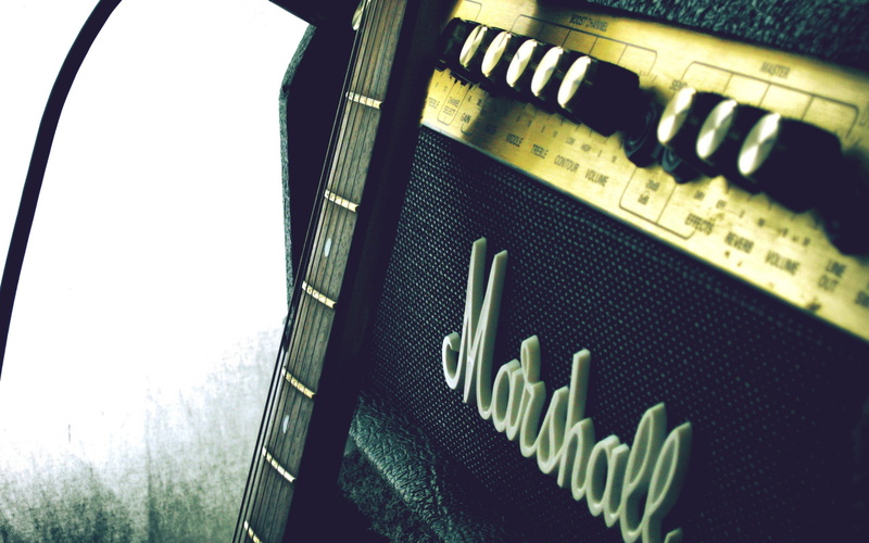 guitar, close-up, 2K, focus on foreground, wireless technology, day, amplifiers, music, connection, indoors, no people, concerts, high angle view, black color