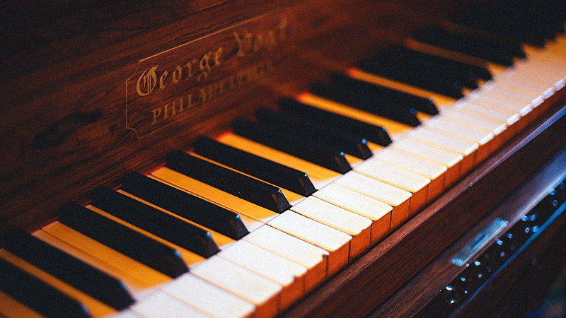 close-up, piano key, no people, musical keyboard, selective focus, black color, still life, skill, instrument, in a row, indoors, arts culture and entertainment