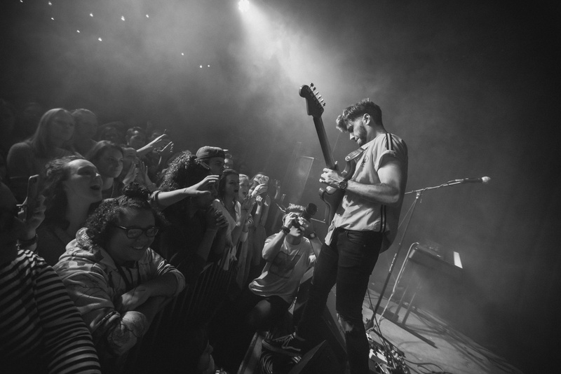 rock musician, crowd, facing, arts culture and entertainment, playing, group of people, event, stage - performance space, musical instrument, man, young men