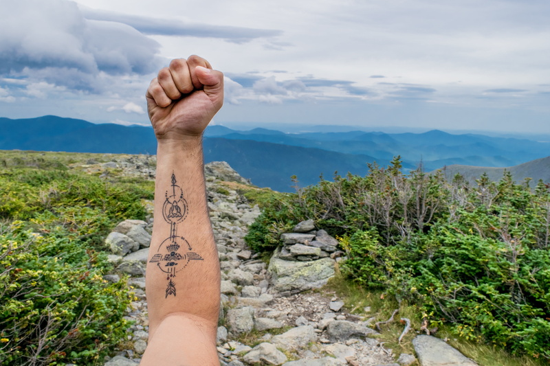 mountain range, landscape, cloud - sky, 5K, arm, plants, day, lifestyles, finger, tranquil scene, mountain, human hand, clouds, body part, s, scenics - nature