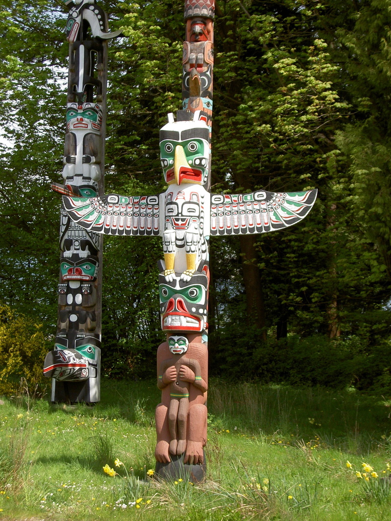 field, outdoors, real people, totem, indian culture, nature, religion, green color, day, 1080P, art and craft, human representation, plant, land, representation