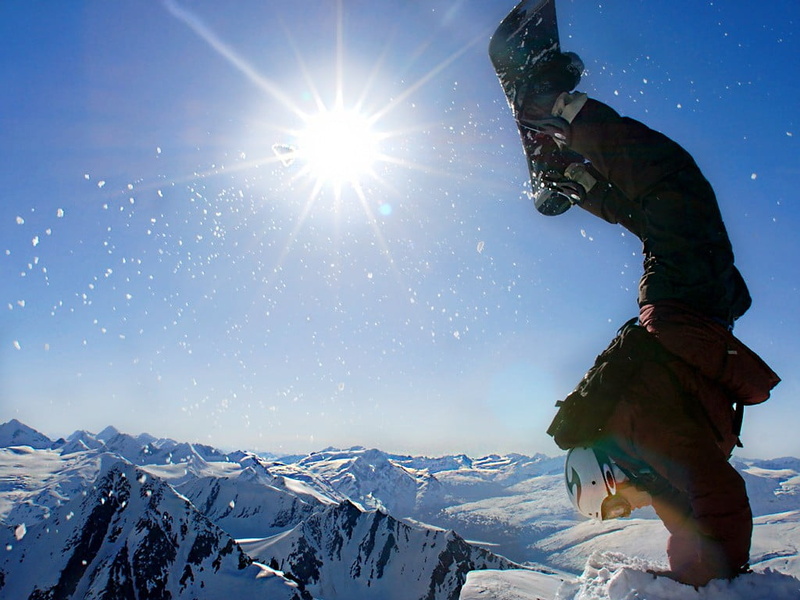 snow, lens flare, cold temperature, one person, mountain, sky, snowboard, outdoors, sport, Sun, snowboarding, blue, ski-wear, nature, winter, snowcapped mountain