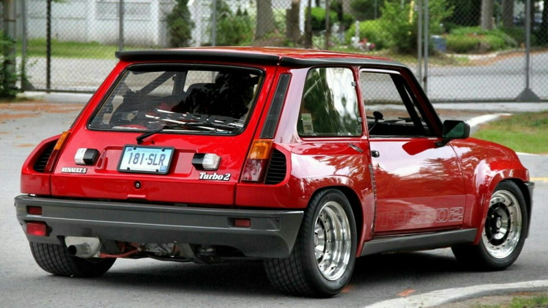 car, barrier, close-up, outdoors, road, mode of transportation, street, 1080P, classic car, red, wheel, focus on foreground, red car, renault 5, nature
