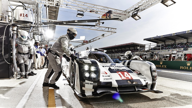 world, hybrid, architecture, men, day, people, nature, lmp1, incidental people, race, 2K, 9r9-14, sign, road, land vehicle, built structure, car, porsche
