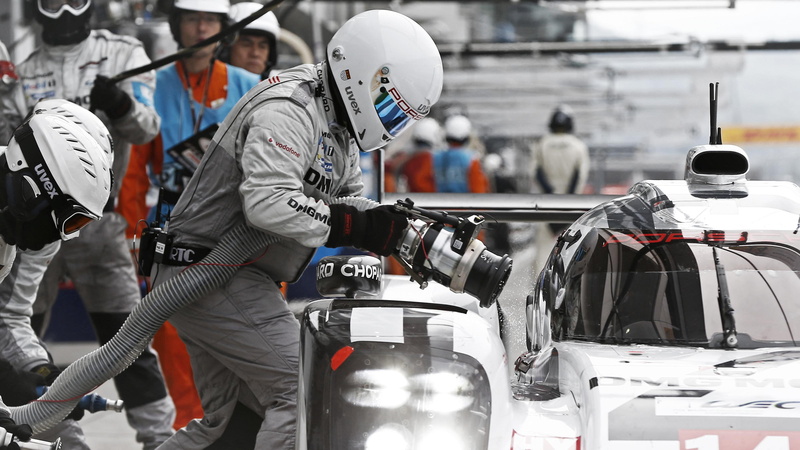 lmp1, crash helmet, wec, headwear, protection, one person, world, car, standing, 919, day, work helmet, hybrid, 9r9-14, 2K, responsibility, incidental people