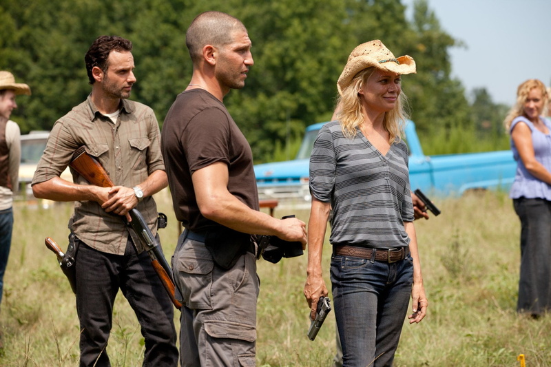 group of people, smiling, three quarter length, outdoors, focus on foreground, 1080P, emotion, standing, women, Laurie Holden, males, Andrea (The Walking Dead)
