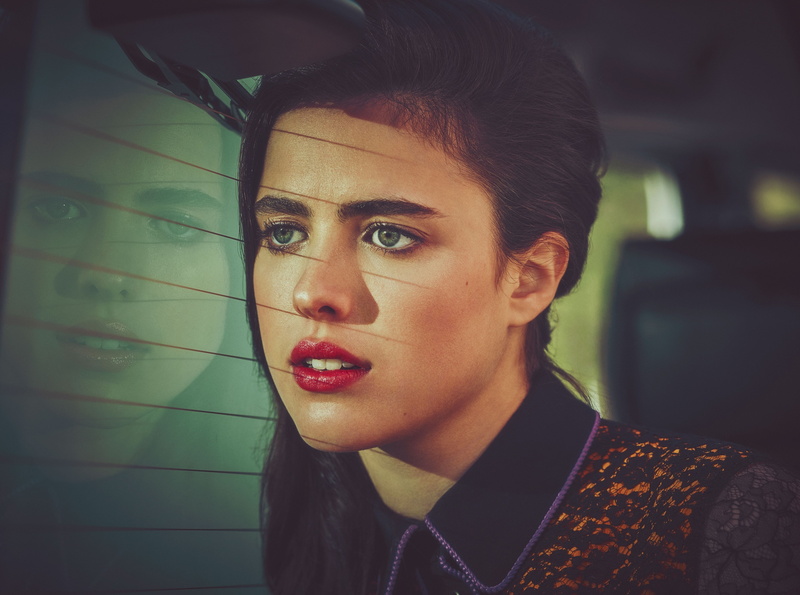 front view, headshot, lifestyles, make-up, beauty, fashion, beautiful woman, young women, looking at camera, women, close-up, focus on foreground, lipstick