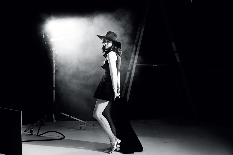 Hat, Black and White, Woman, Actresses, Smoke, Actress, Margaret Qualley, 2K, Celebrity, Girl, Dress