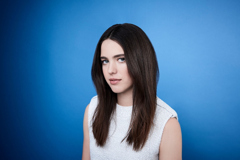 simple background, women, green eyes, looking at viewer, long hair, dark hair, brunette, actress, Margaret Qualley, 1080P, blue background, gradient