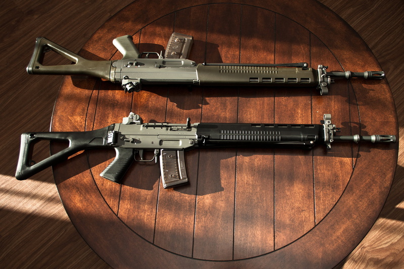 no people, wood - material, machine gun, gun, conflict, two, single object, SG 550, Swiss automatic, weapon, security, indoors, SIG, safety, brown, black
