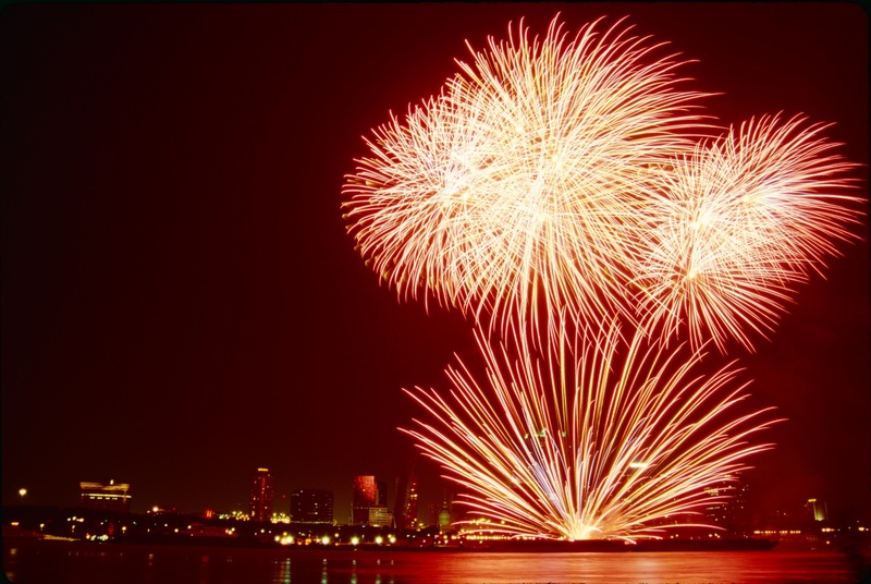 light, red, no people, firework, celebration, water, patriotism, arts culture and entertainment, glowing, party - Social Event, exploding, holiday, event