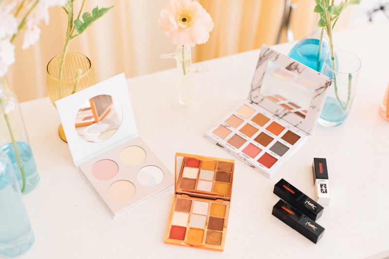 large group of objects, box, 5K, colors, furniture, indoors, shadow, high angle view, makeup, assorted, nature, make up, eyeshadow, creativity, bottle
