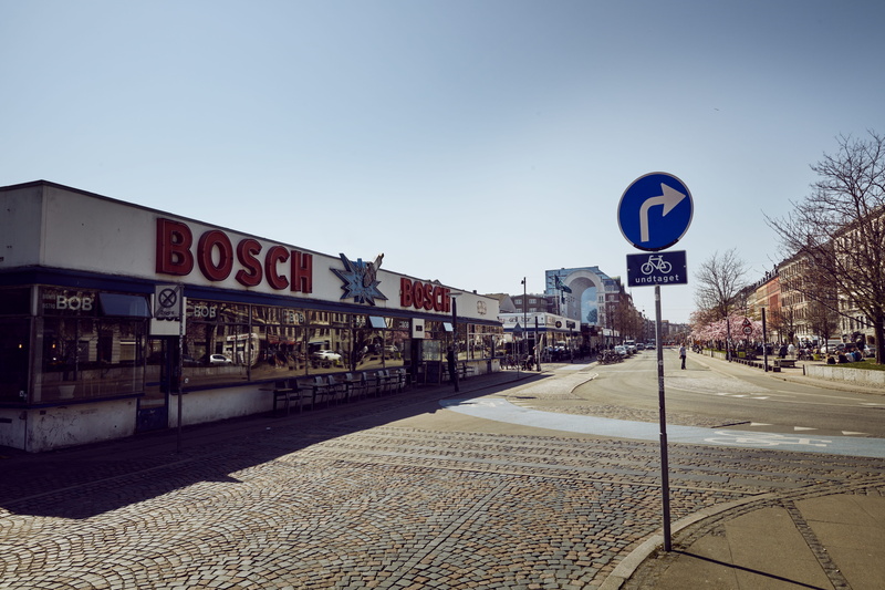 outdoors, nature, copenhagen, building exterior, bosch, danmark, day, clear sky, street, sky, communication, road, sign, guidance, vesterbro, meat packing