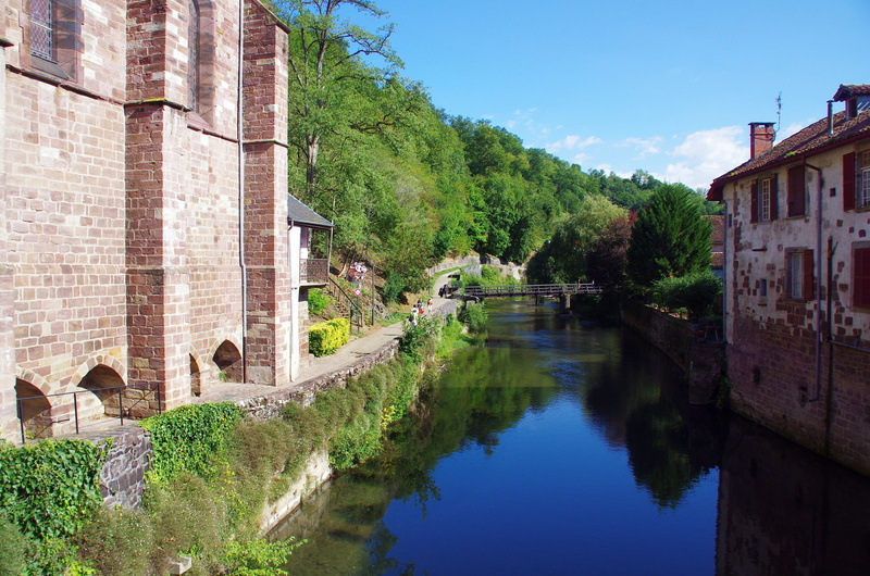 church, town, no people, nature, building, history, bridge, residential district, architecture, water, waterfront, basque country, sky, st-jean-pied-de-port