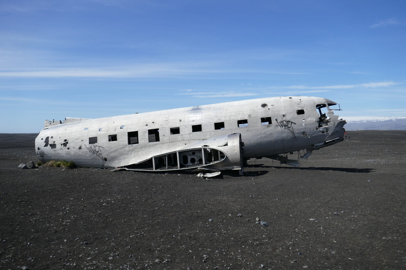 travel, plane, navy, deterioration, aircraft, wreck, outdoors, white, airport, 5K, aerospace industry, airplane, sky, damaged, landmark, air vehicle, abandoned