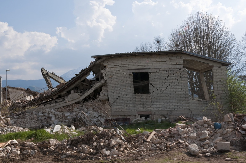 alley, building, earthquake, onna, demolished, bad condition, collapse, deterioration, 1080P, damaged, built structure, sky, grey, house, historical centre
