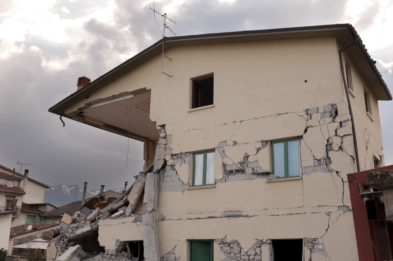 rubble, built structure, abandoned, historical centre, window, alley, demolished, beige, sky, onna, house, residential district, 1080P, outdoors, architecture