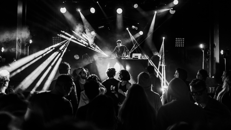 4K, globes, eletronic music, DJ, disc jockey, lights, people