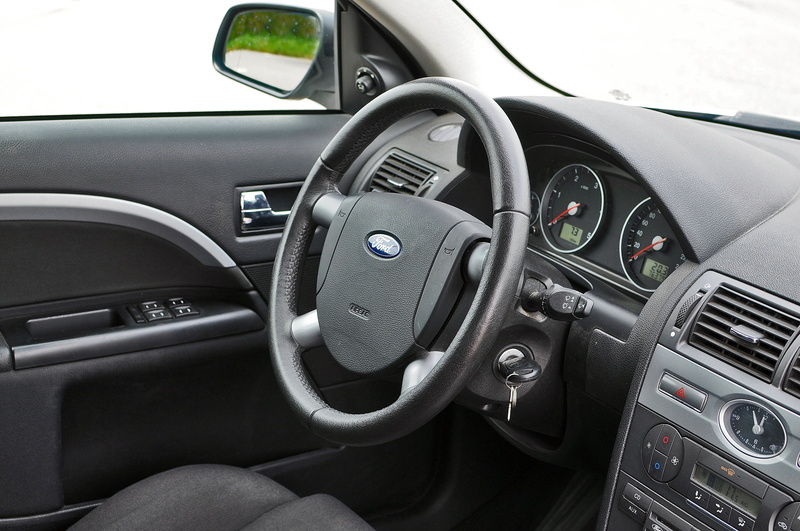the interior, control panel, ford, light, used, alu, replacement lamp, black, indoors, the door, motor vehicle, gearshift, moto, diesel, windshield, the vehicle