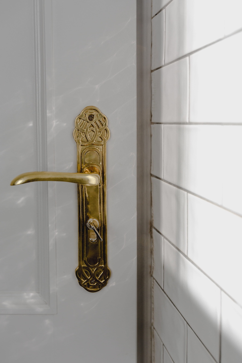 bathroom, vintage, no people, plated, handle, wood - material, elegant, metal, door, gold, elegance, architecture, antique, white, doorknob, close-up, shelf