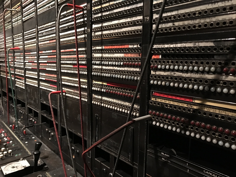 cables, equipment, large group of objects, shelf, abundance, music, in a row, architecture, connect, full frame, computer, 4K, data, communication, electronic
