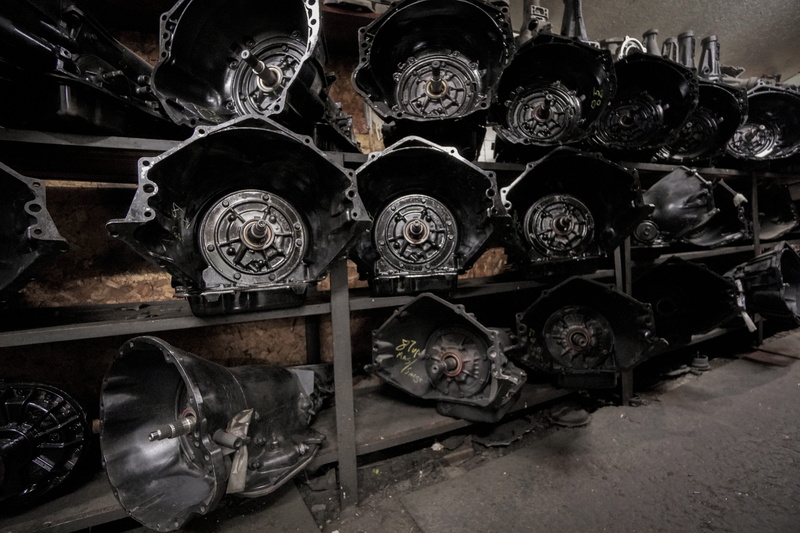 old, decline, metal, car, shelf, tranny, large group of objects, deterioration, motor, close-up, tool, abundance, arrangement, run-down, drive, no people