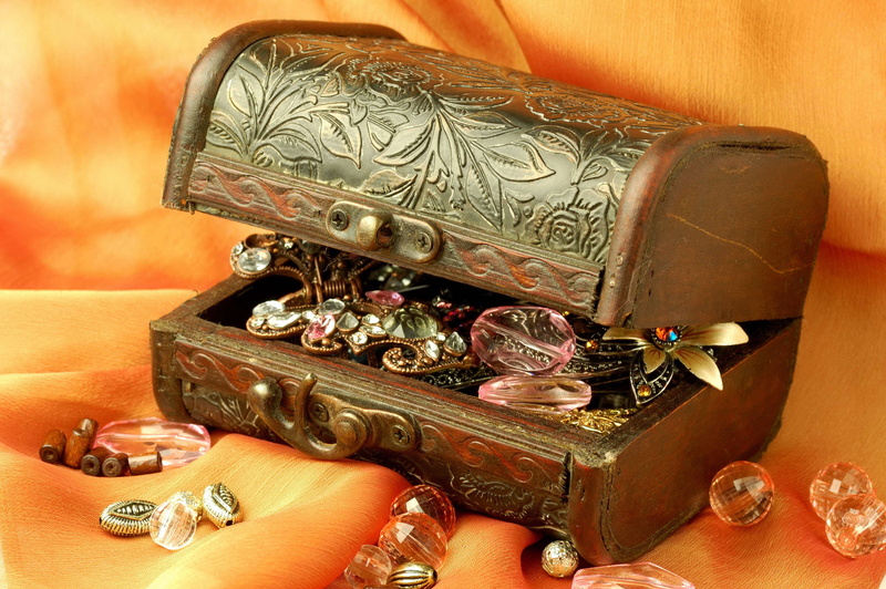 box - Container, treasure, pearl Jewelry, metal, table, close-up, ring, coffin, precious Gem, currency, color, history, ornate, beads, shiny, luxury, old