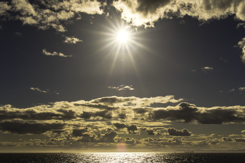 idyllic, public domain images, outdoors, dramatic, ocean, brightly lit, shiny, water, ray of sunshine, horizon over water, hour, lens flare, horizon, 5K
