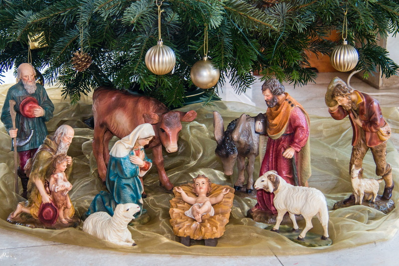 religion, representation, stall, boys, belief, christmas tree, women, Family, 4K, Christmas, girls, group of people, domestic animals, christmas eve, domestic