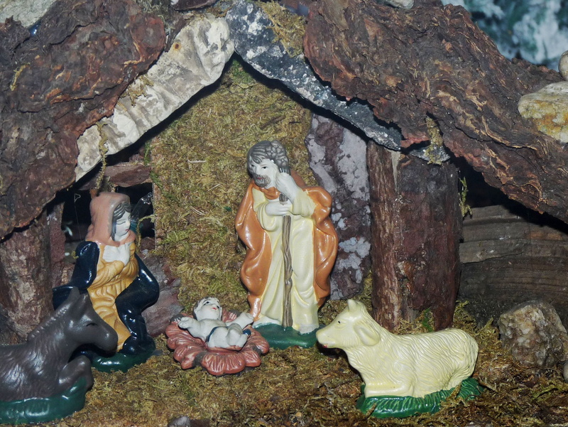 creativity, trunk, craft, sculpture, christmas time, tree trunk, plant, advent, nativity scene, female likeness, nature, close-up, outdoors, art and craft