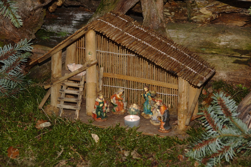 land, day, adult, 5K, men, women, outdoors, wood, fellingshausen, carving, decoration, lifestyles, branches, christmas story, krippenweg, real people