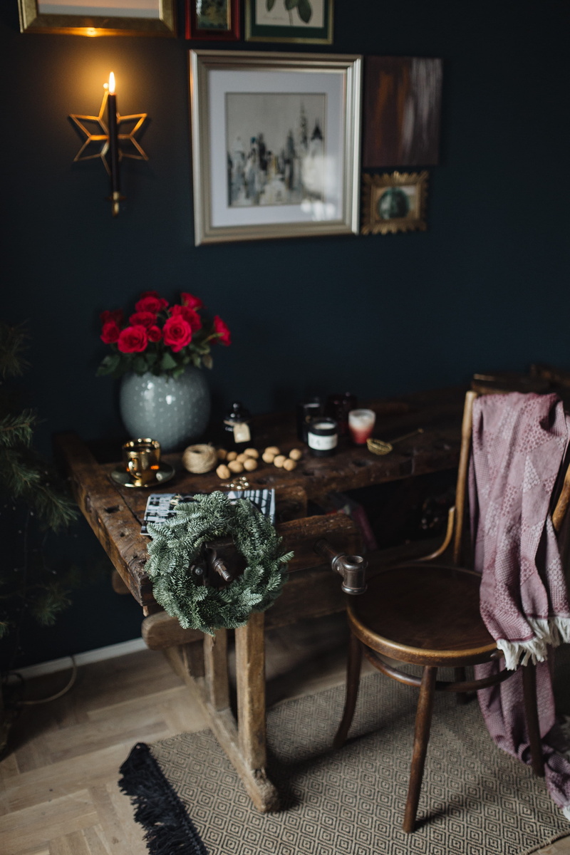 coffee, 4K, lighting equipment, watches, new, wooden, electric lamp, plant, old, holiday, indoors, absence, roses, cozy, celebration, chair, christmas tree