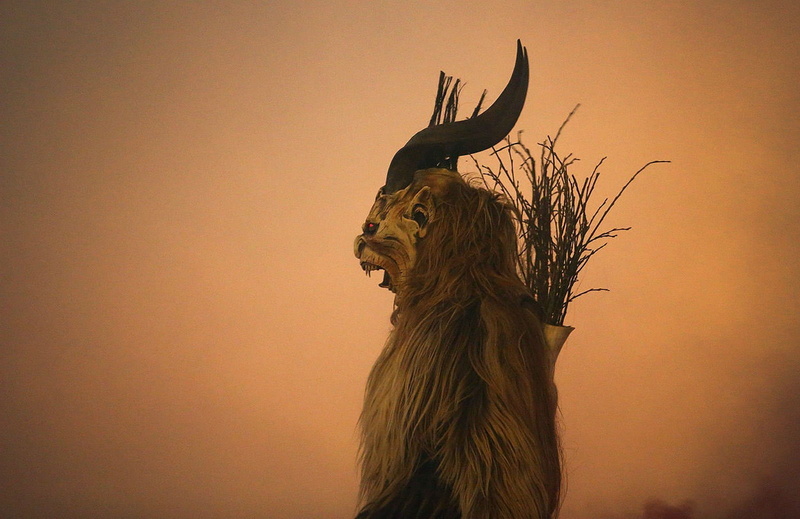 Dark, creativity, outdoors, horror, plant, Krampus, Evil, trunk, low angle view, clear sky, hairstyle, story, sky, demon, representation, nature, 720P