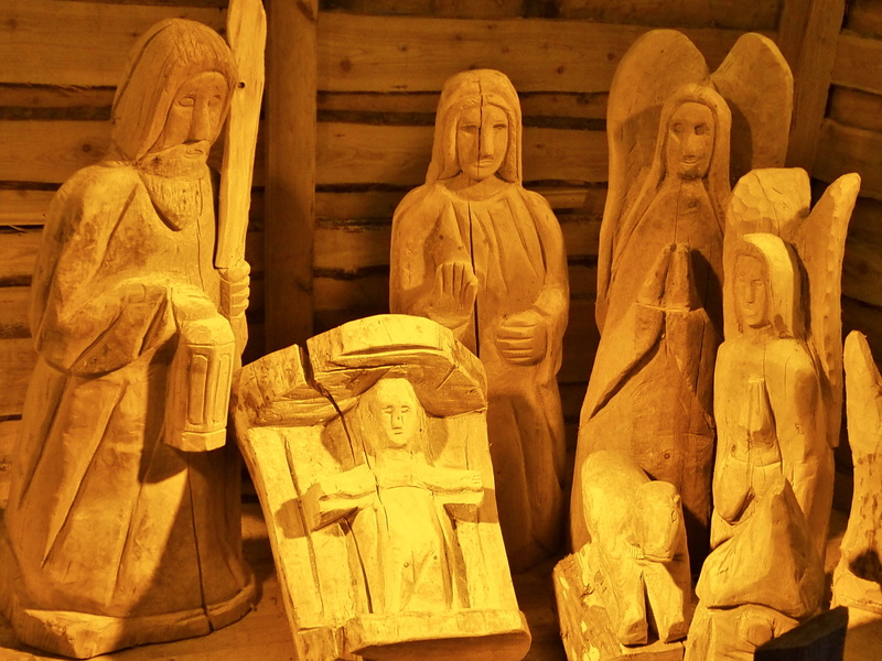 sculpture, stall, 4K, christmas, carving - craft product, carving, no people, angel, family, male likeness, figures, belief, representation, human representation