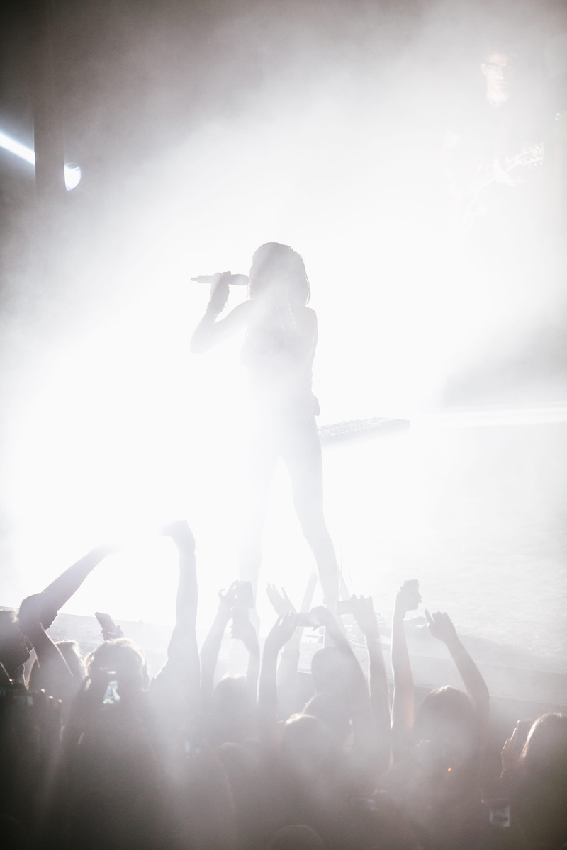 photography themes, action, santa ana, adult, phantogram, event, youth culture, lens flare, human arm, music, 5K, sarah barthel, large group of people