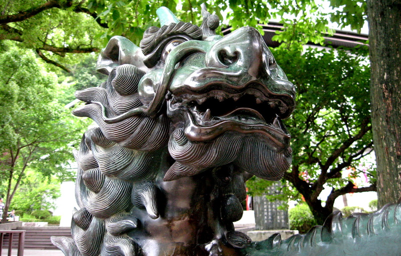 art and craft, close-up, low angle view, nature, 2K, dragon, sculpture, outdoors, belief, representation, day, tree, building, plant, tourist destination