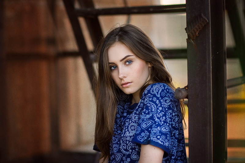 contemplation, hair, looking, portrait, innocence, paisley, one person, brown hair, leisure activity, women, day, waist up, casual clothing, childhood