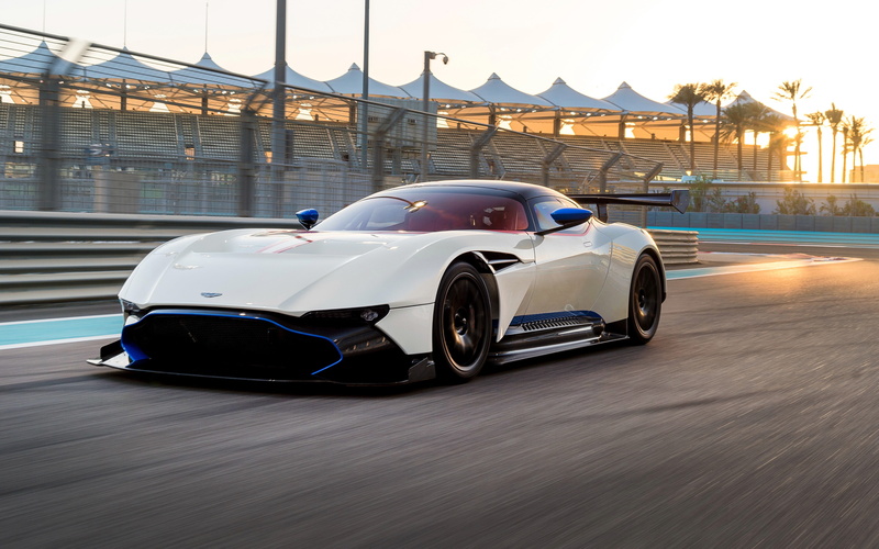 motion, aston, road, nature, racecar, land vehicle, luxury, built structure, city, martin, white, on the move, street, building exterior, motor vehicle