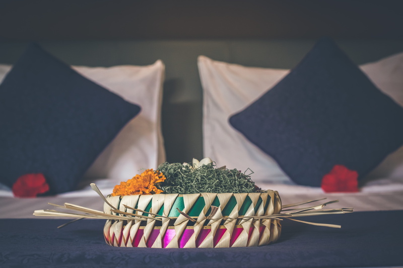 freshness, plant, sofa, no people, still life, choice, 5K, sweet food, paper, two, ritual, white, black, design, indoors, multi colored, focus on foreground