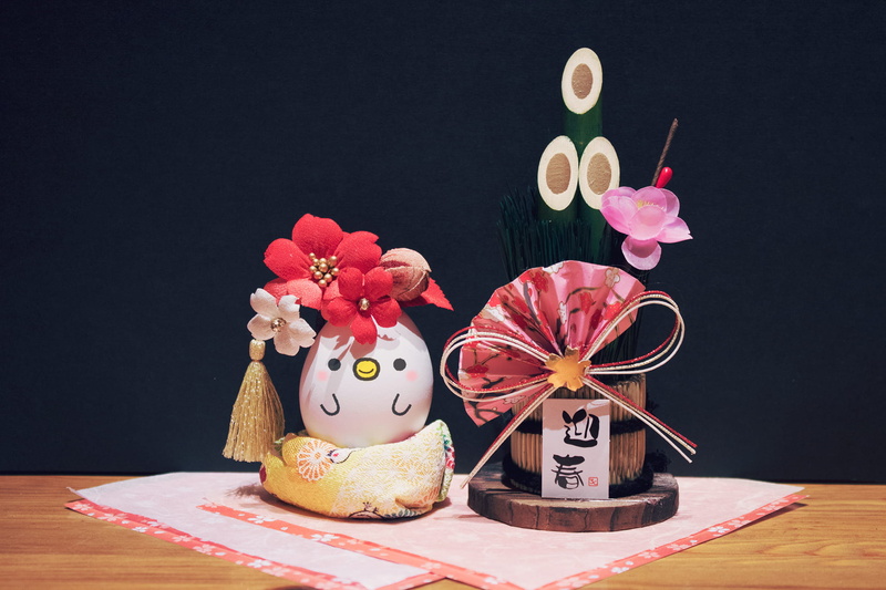 flower, art and craft, food, text, freshness, black background, celebration event, 1080P, no people, table, food and drink, gift, celebration, creativity