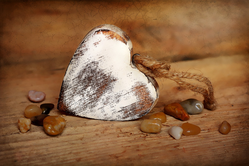 close-up, eating utensil, wellbeing, brown, table, freshness, spoon, no people, ingredient, textile, spice, white, food, indoors, love, wood, dekoherz