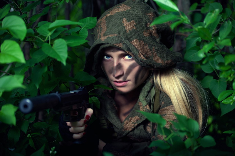 color, young women, weapons, looking, gun, camouflage, young adult, bucket, leaf, beige, weapon, combat, green, girl, 1080P, beautiful woman, trap., paint