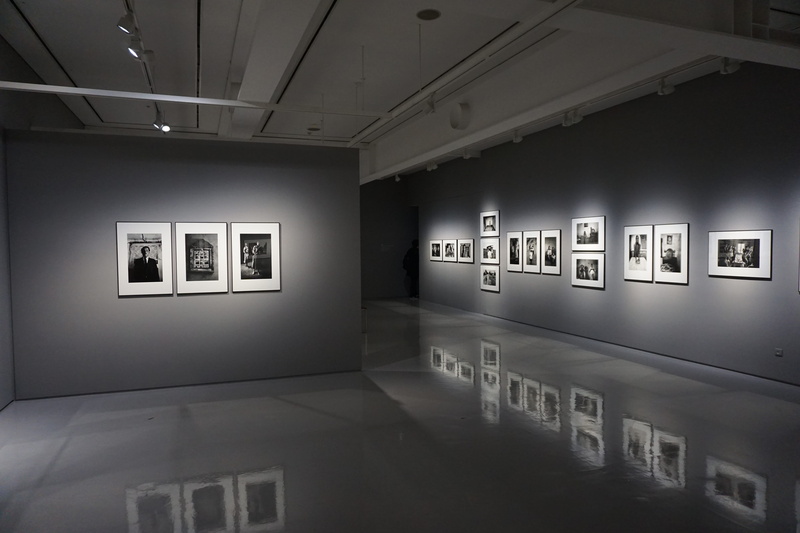 indoors, ceiling, exhibition, lighting equipment, flooring, hall, window, day, safety, 5K, black and white, photos, building, wall - building feature