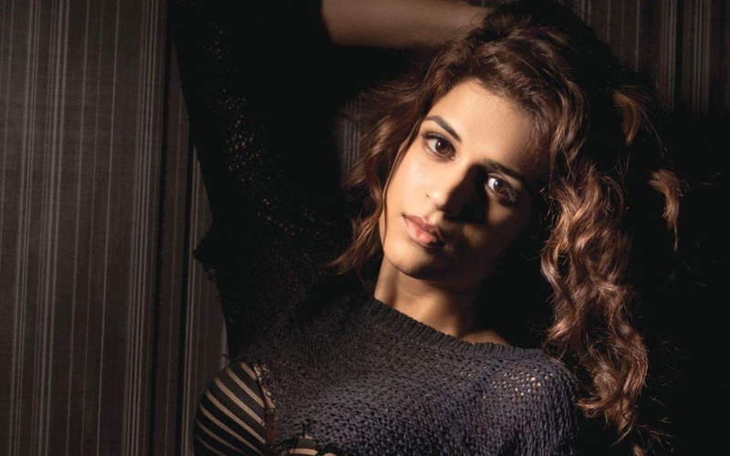 brown hair, leisure activity, shraddha, Female Celebrities, front view, das, lifestyles, indoors, home interior, actress, contemplation, women, portrait