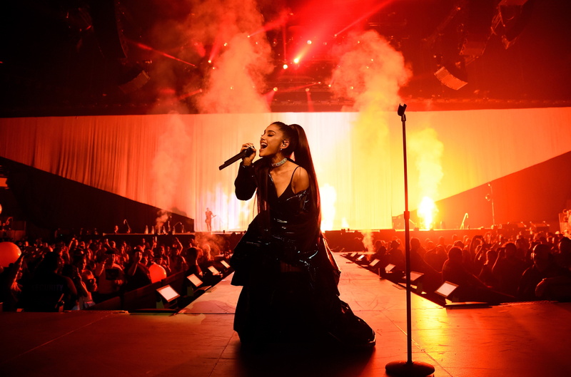 adult, arts culture and entertainment, girls, real people, 4k, young adult, nightlife, full length, music, stage - performance space, young women, ariana grande