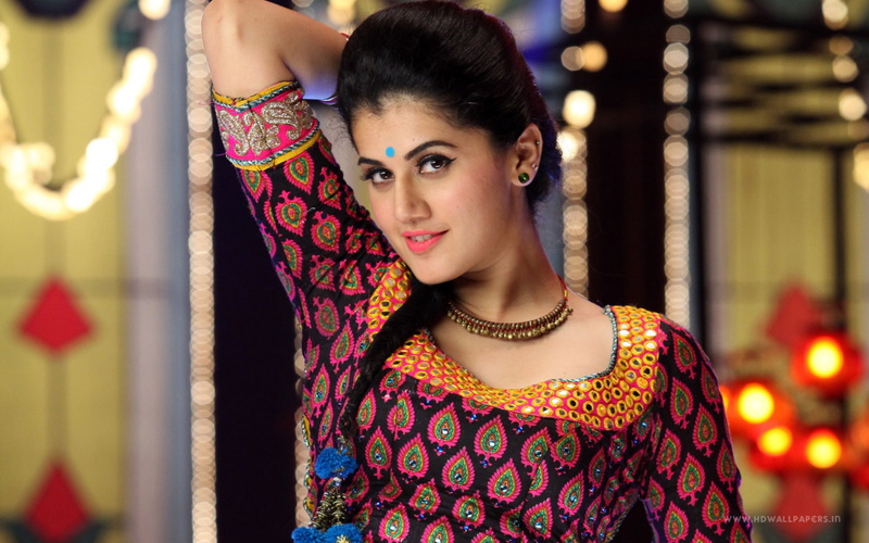 adult, front view, smiling, headshot, beauty, jewelry, Pannu, fashion, focus on foreground, young adult, hair, Tapsee, women, beautiful woman, one person