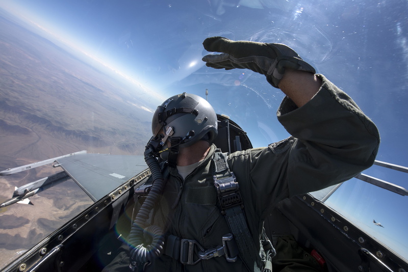 pilot, helmet, F-16, 5K, Fighting Falcon, cabin, fighter, the sky, flight, General Dynamics, wing, Sidewinder, mountains, AIM-9