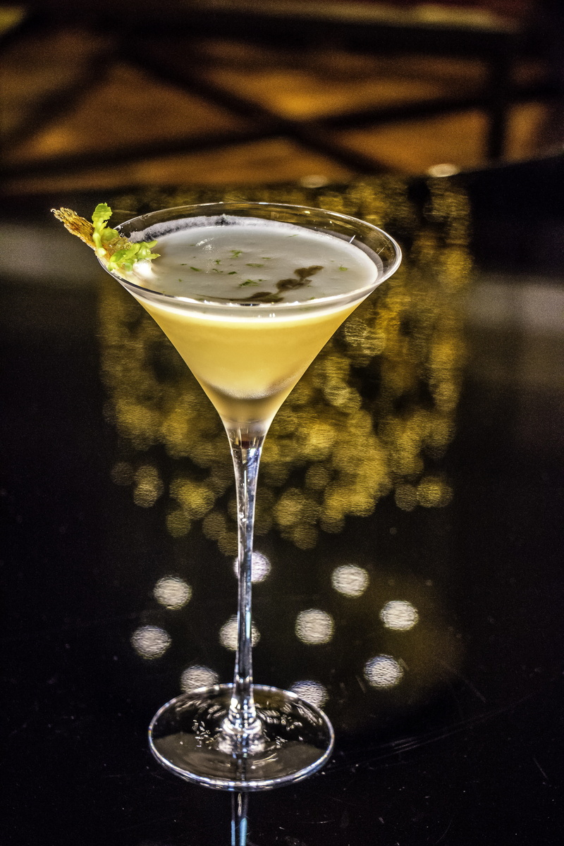 yellow, hotel, bar - drink establishment, refreshment, beverage, nightlife, doha, indoors, martini, qatar, mixology, bartender, the st. regis doha, freshness